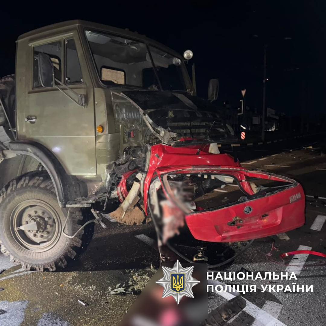 Загинуло троє людей у Skoda Octavia після зіткнення з КАМАЗом на перехресті: Новини Харкова